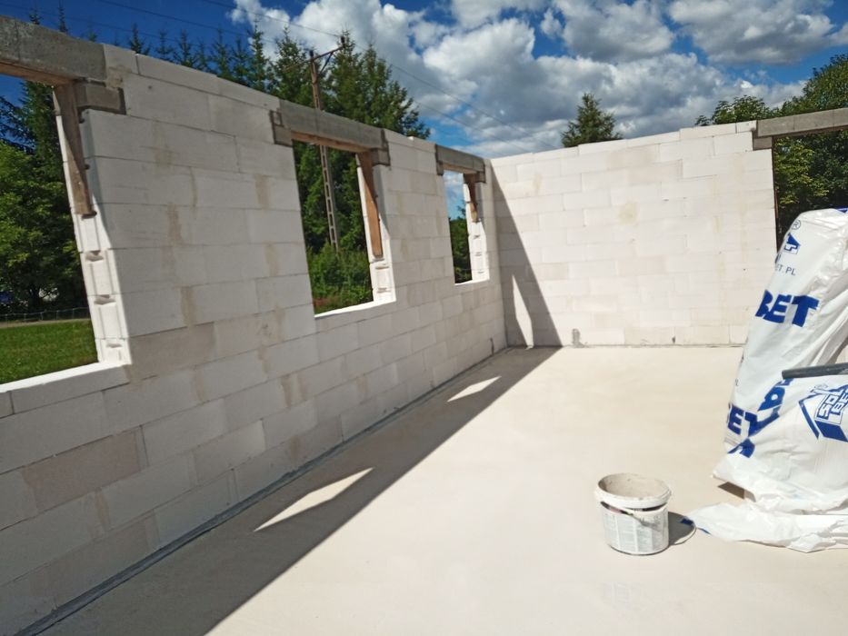 Stany surowe, stropy, murowanie ścian.