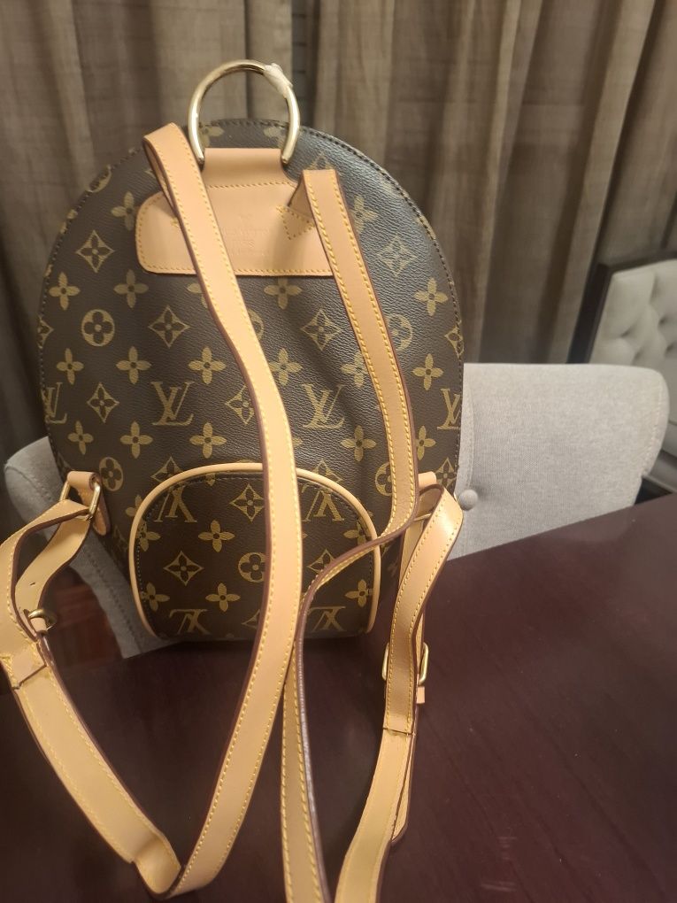 Mochila Louis Vuitton nova