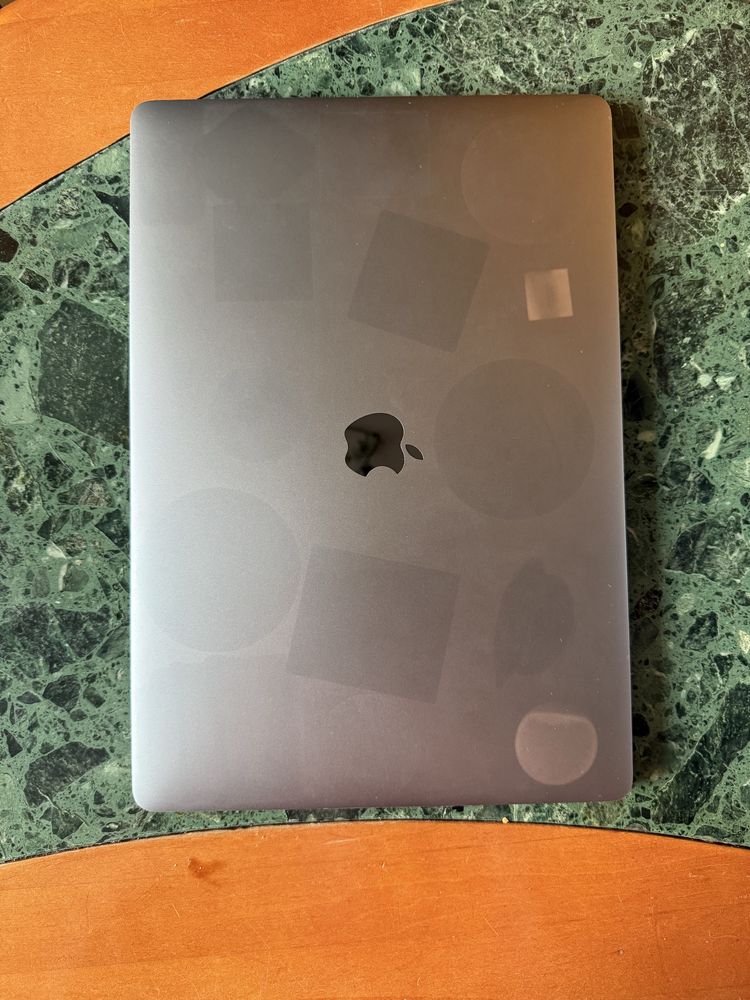 Macbook pro 15 i7 16gb ram 2016
