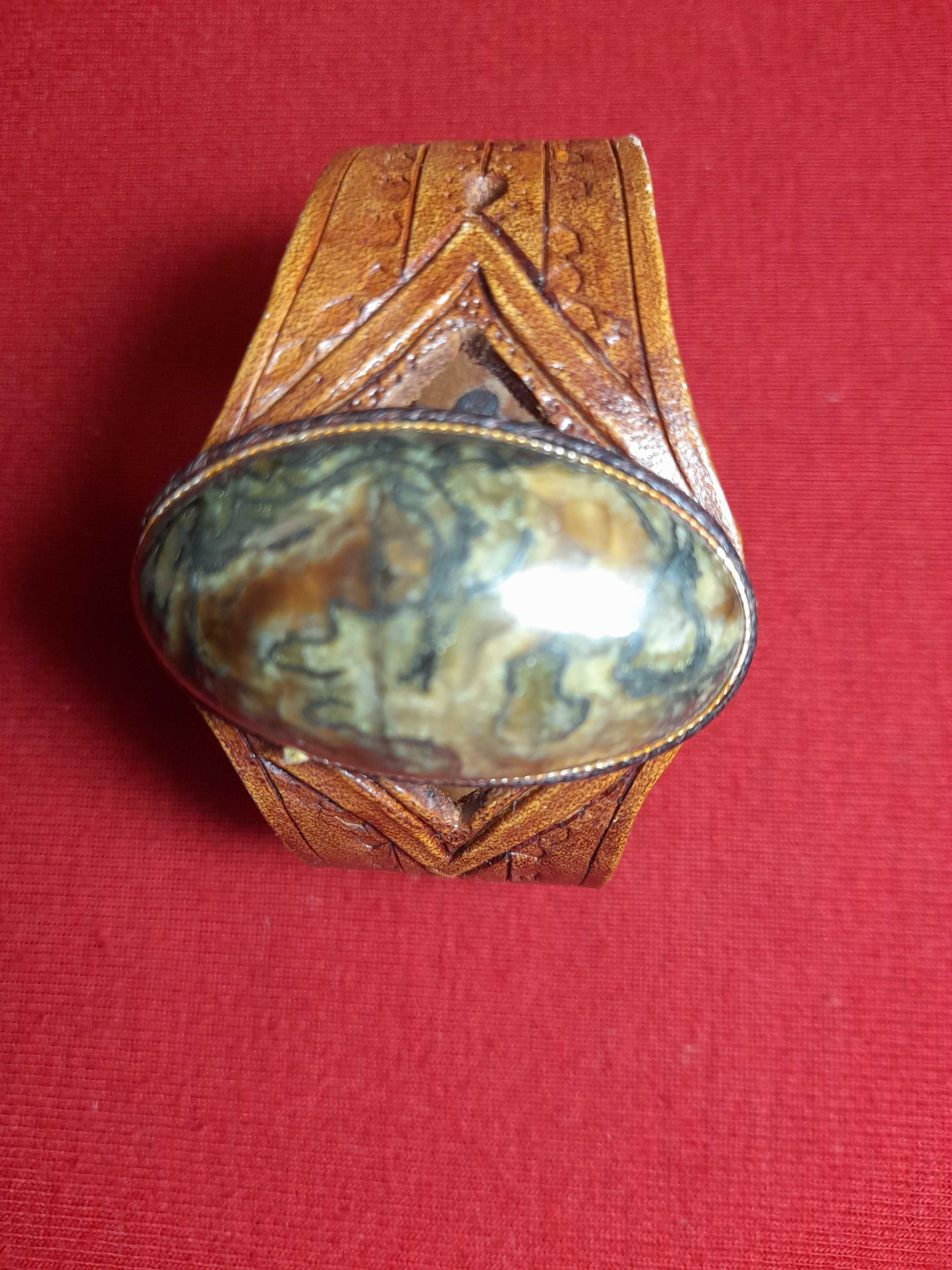 Кожаный браслет с натуральным камнем