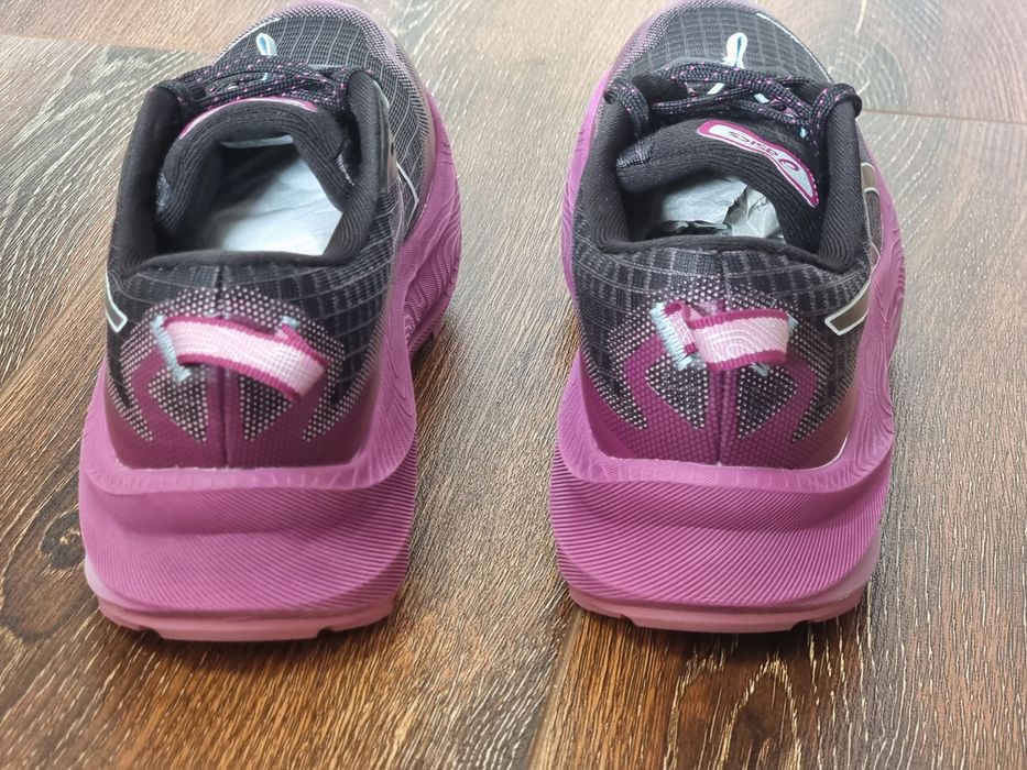 Оригінал 100% жіночі кросівки Asics Trabuco Max 3  EUR 38