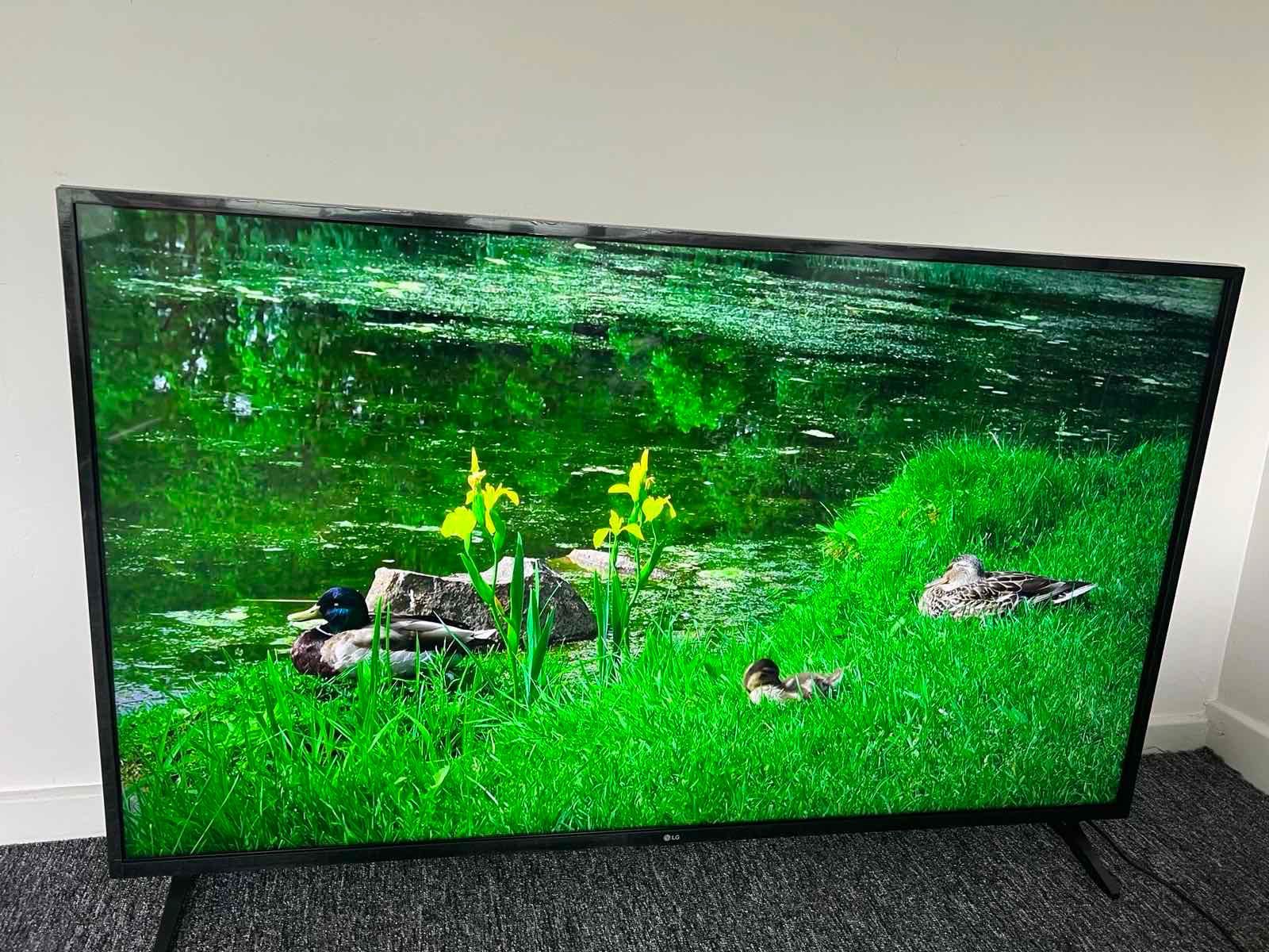 LG smart телевізор 55