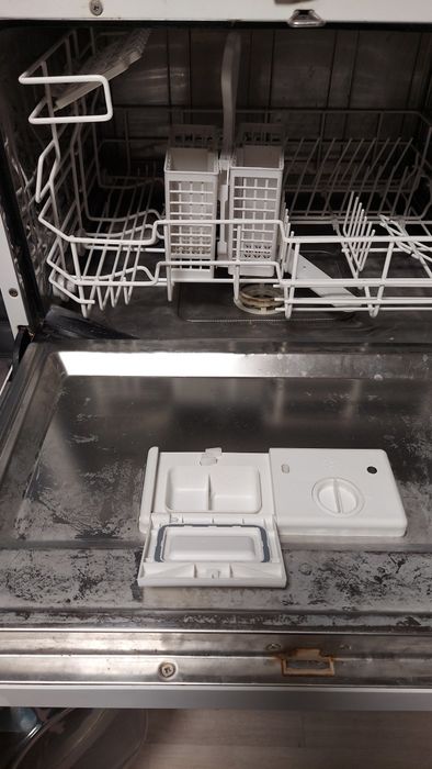 Посудомойка Зануси