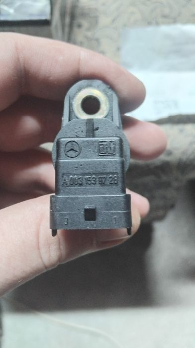 Датчик тиску в паливні рейці, датчик положення розпредвала. Розборка