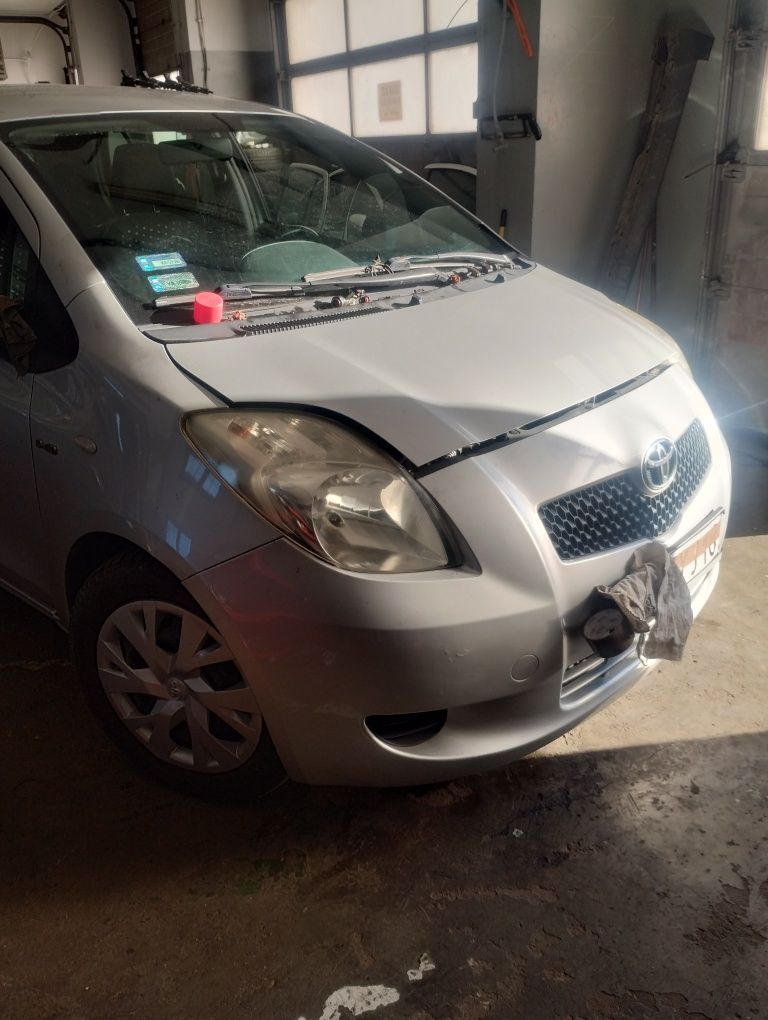 drzwi 5d 3d przednie tylne prawe lewe yaris 2 kod 1e7