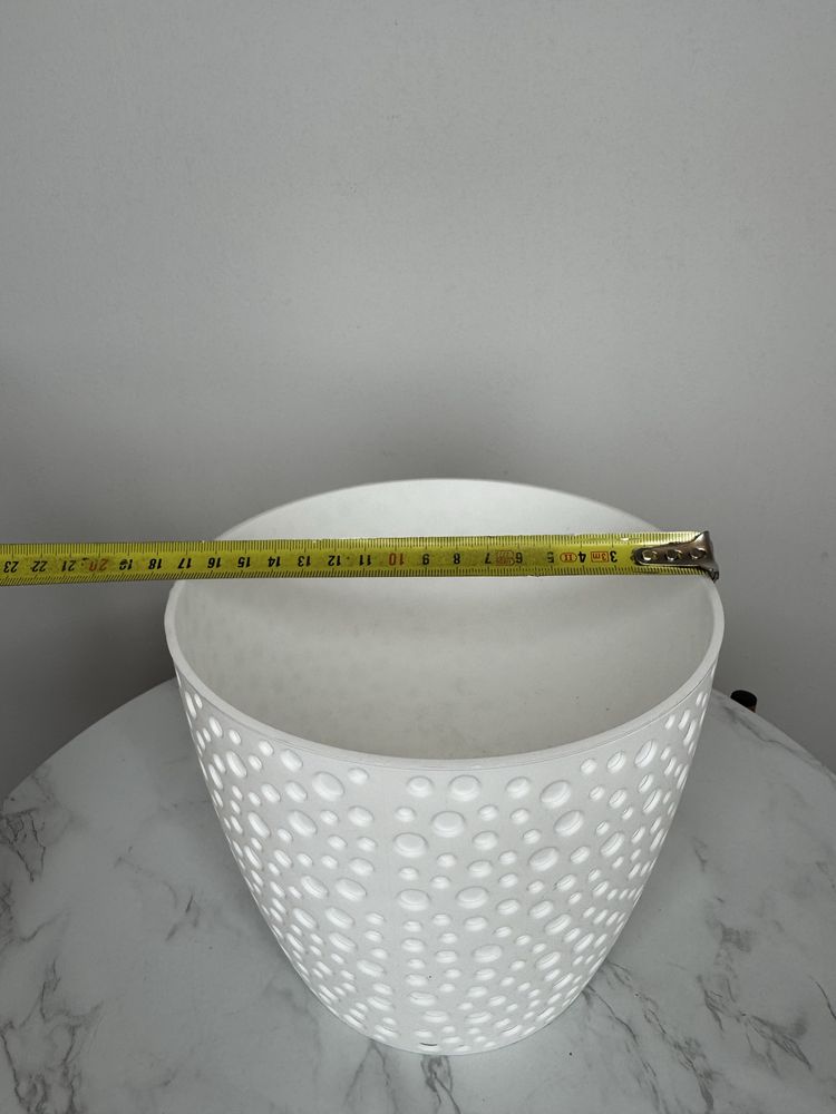 Plastikowa Biała Doniczka Osłonka Don-Plast 14x17 cm do Kwiatków Domu