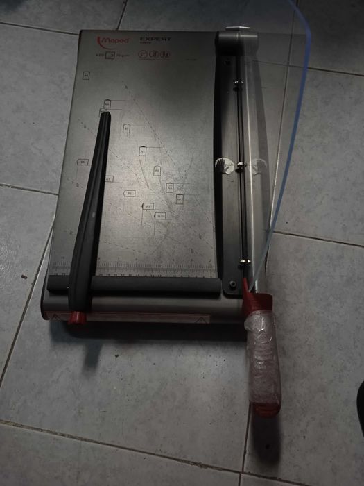 Cisalha nova, para cortar papel e acrílico