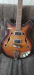 Gitara basowa defil