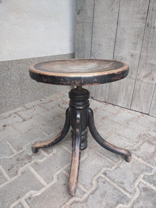 Stary taboret do pianina