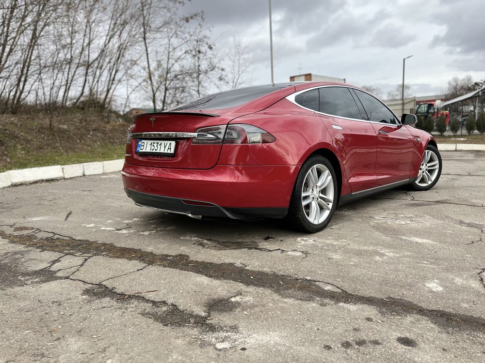 Tesla model S 85 kW