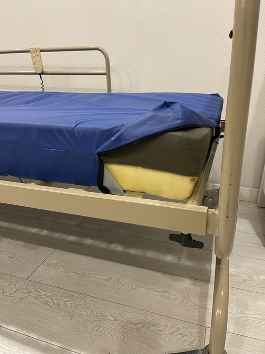 Кровать для лежачіх людей