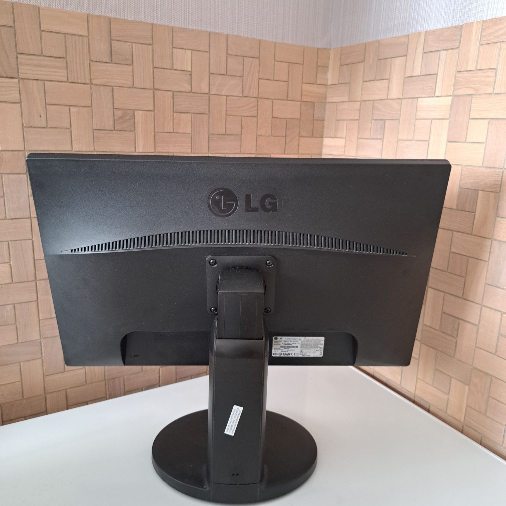 Монітор LG Fletron IPS231P-BN