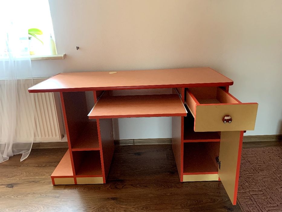 Стіл для комп'ютера