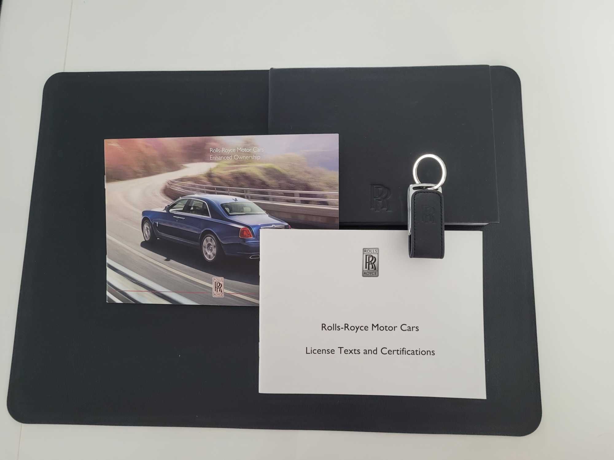 Instrukcja obsługi i pen-drive Rolls-Royce