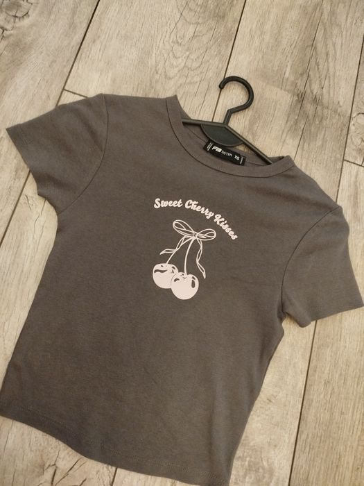 Crop top z wisienką