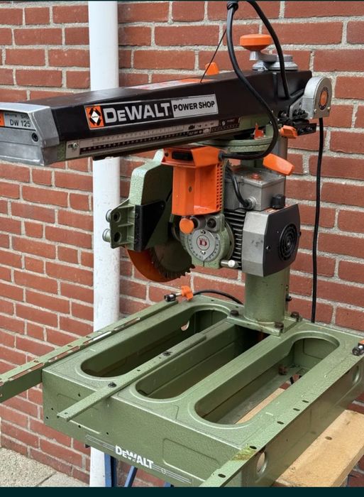 Радіальна торцовочна пила професійна DeWalt з Німеччини