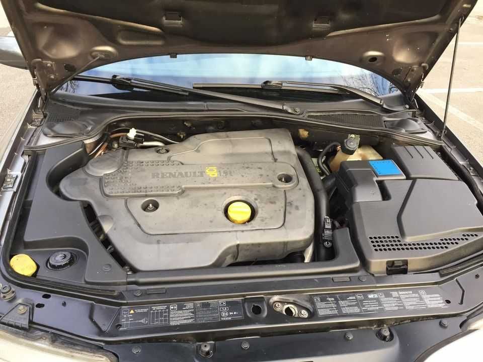 Plásticos do motor Renault Laguna