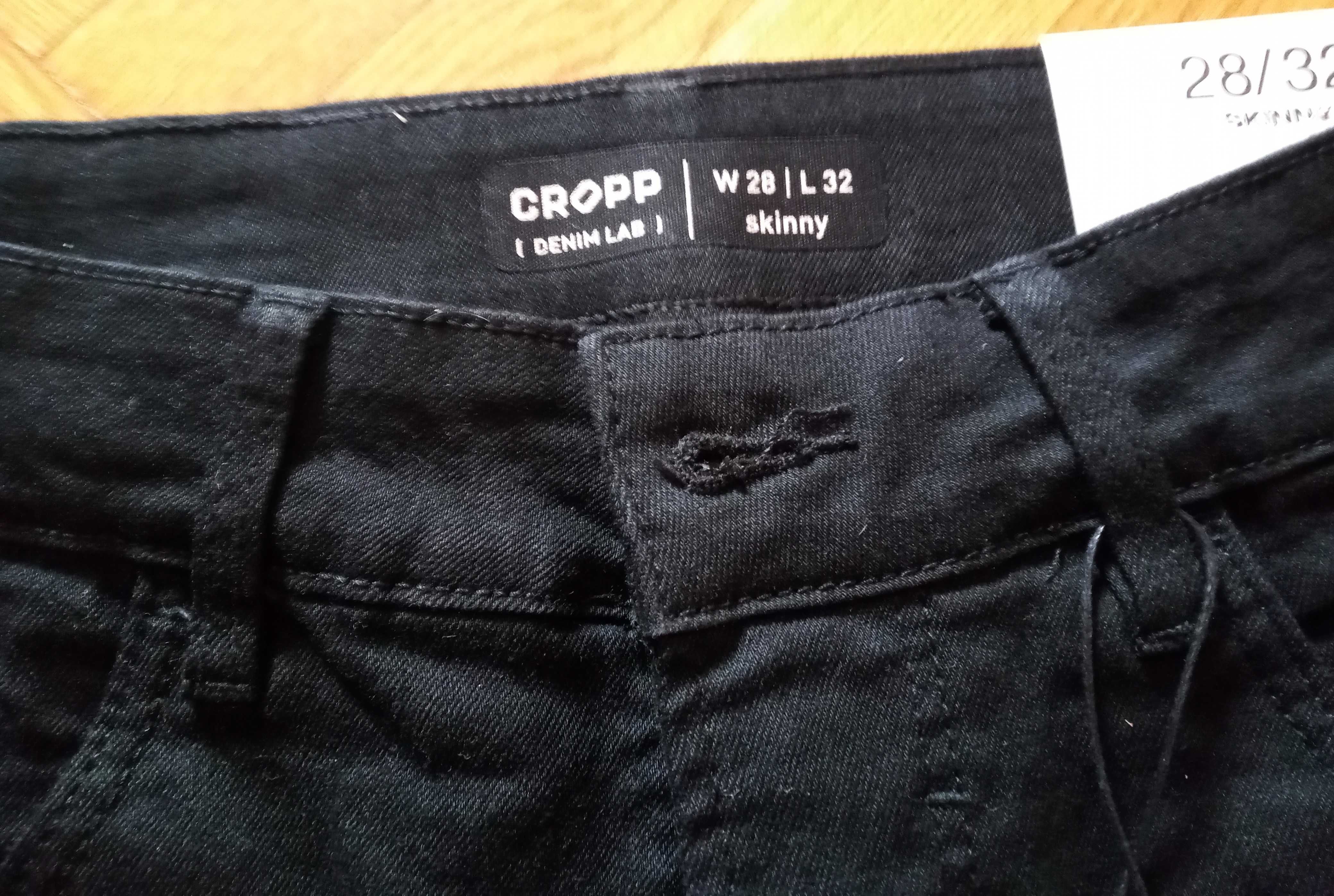 Spodnie jeansowe młodzierzowe z firmy Cropp Denim