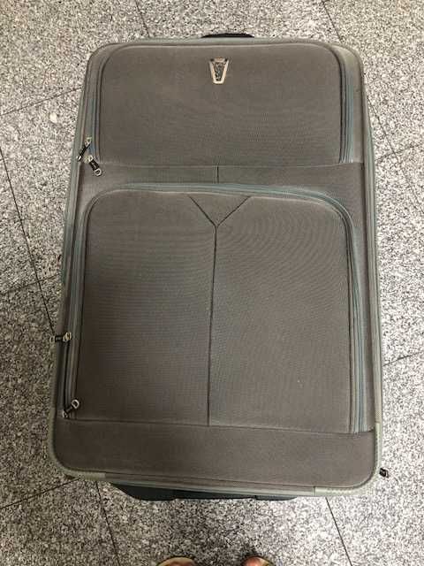 Mala viagem grande da marca LYS, em polyester cinzenta