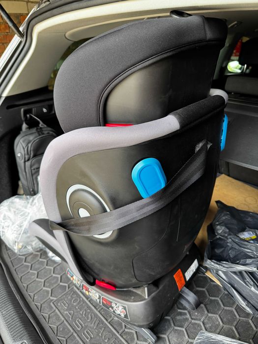 Продаю автокрісло Chicco Seat4Fix Сіре