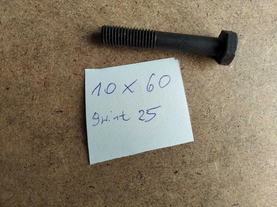 Śruba eska 10 x 60 DDR gwint 2,5 cm twardość 8,8 nowa