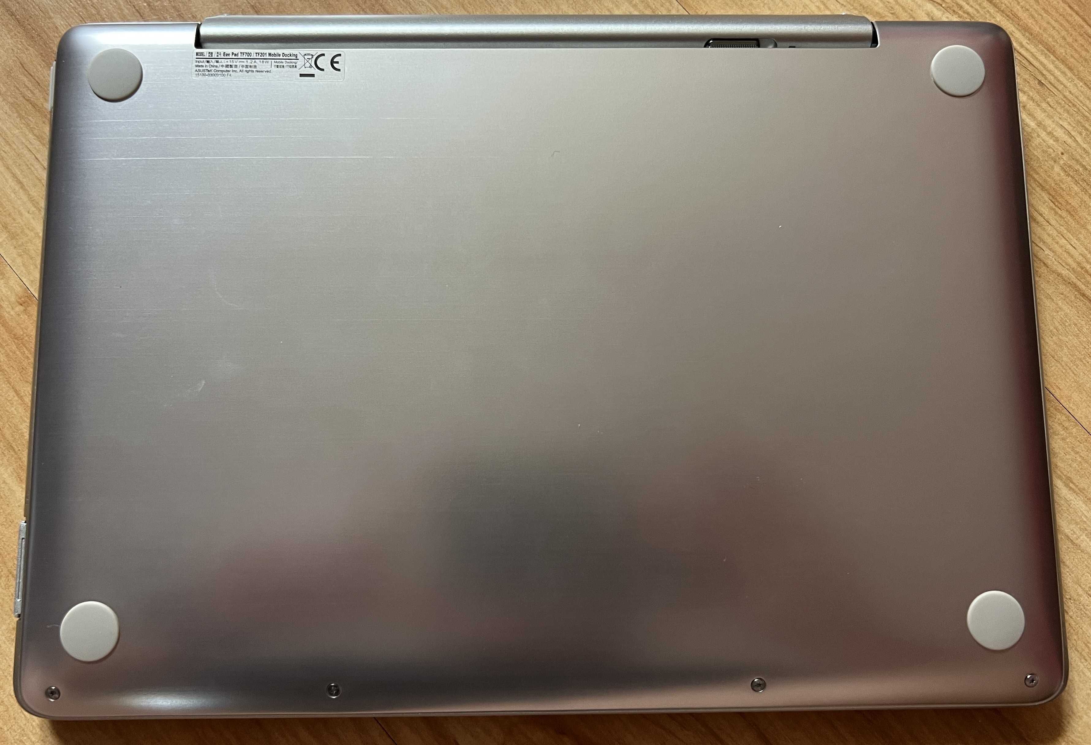ASUS Transformer Pad TF700T - tablet z klawiaturą Android 7.1.2 z etui