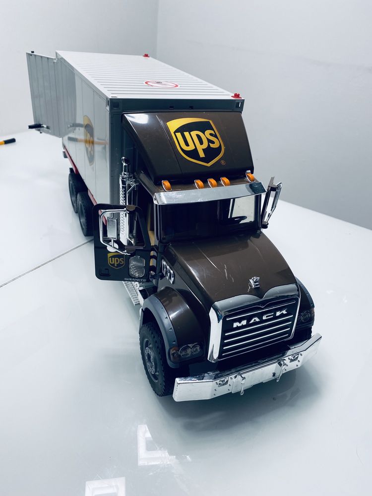 Ciężarówka Mack UPS auto duże tir