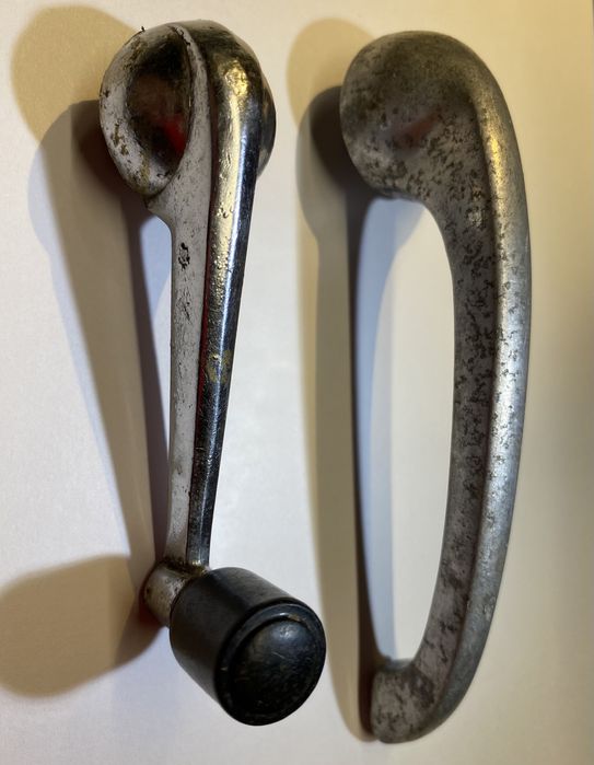 Klamki Korbki szyb 2-szt od starych samochodów czesci do samochodu