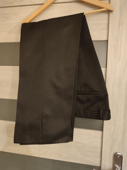 Garnitur męski 176 Verso z krawatem