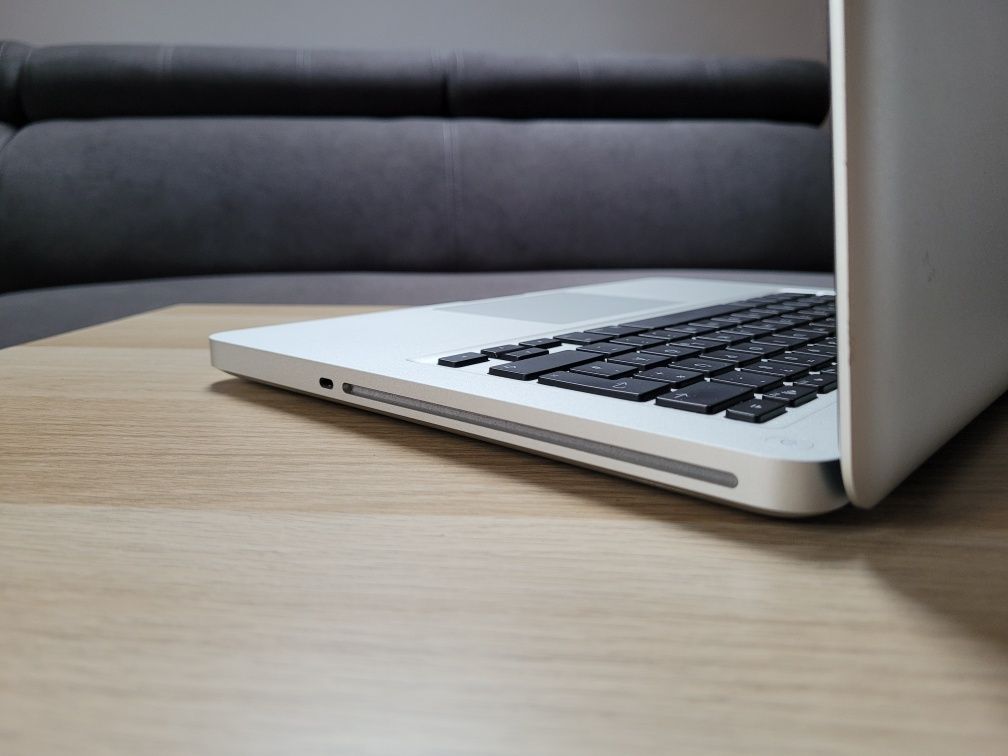 Laptop MacBook pro 13" - i5 / 8gb ram / dysk 1000gb / Super bateria