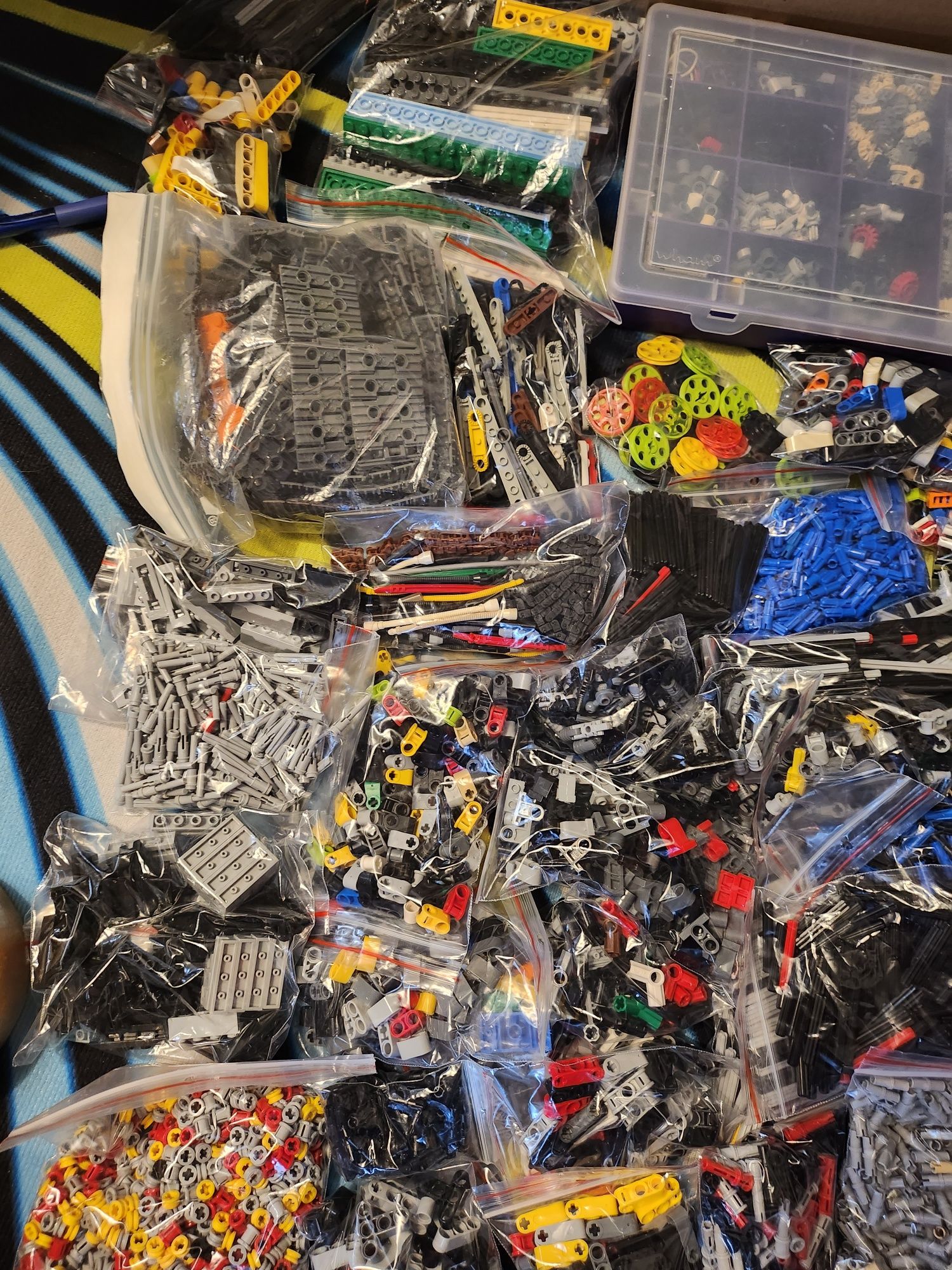 Lego technic mix , segregowane w woreczkach