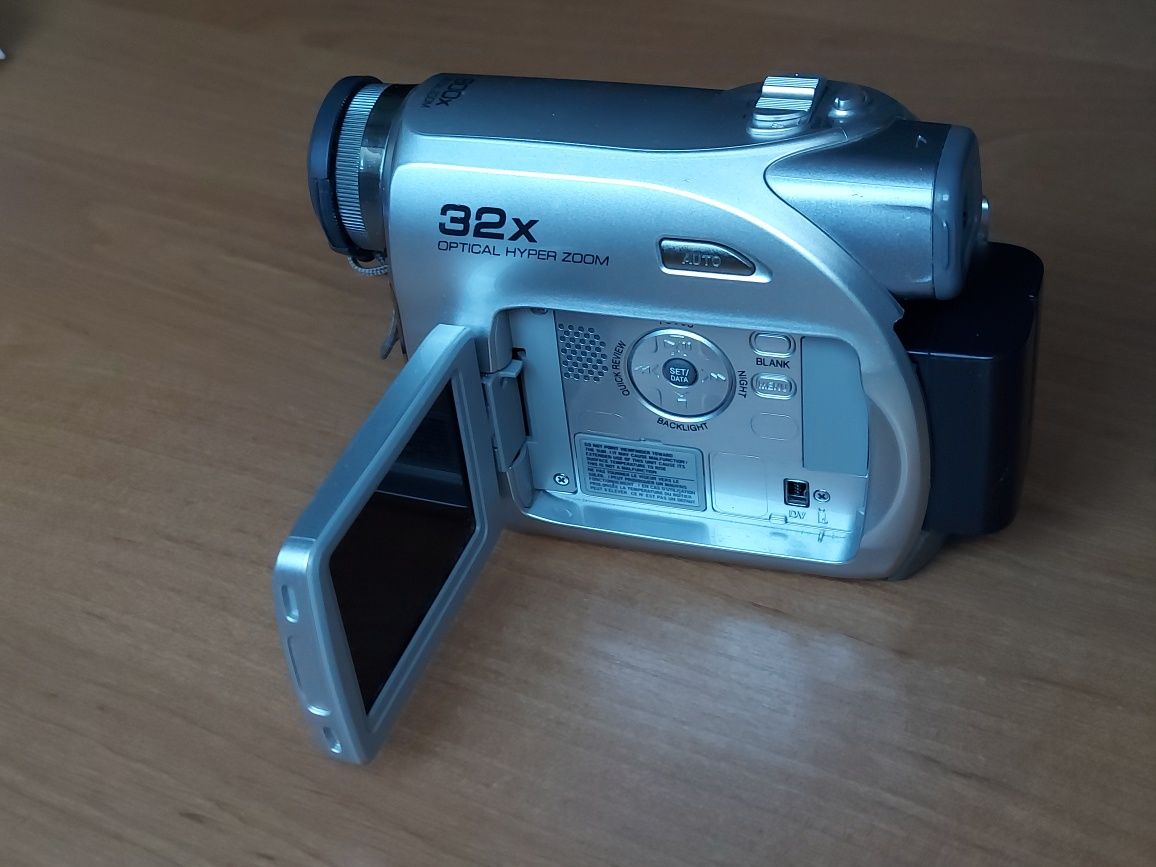 Видеокамера JVC GR-D340E