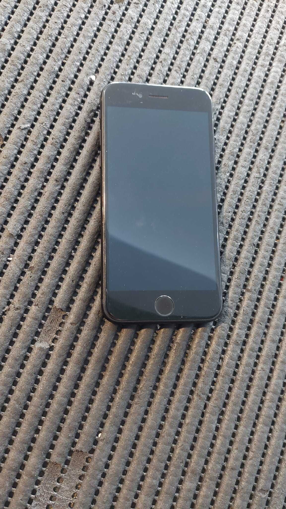 iPhone SE 2020 Usado com ecrã e bateria NOVA!!
