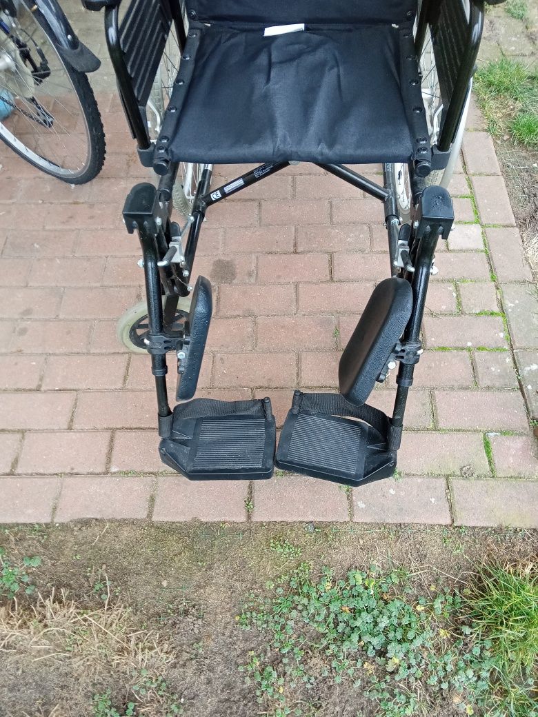 Duży wózek inwalidzki