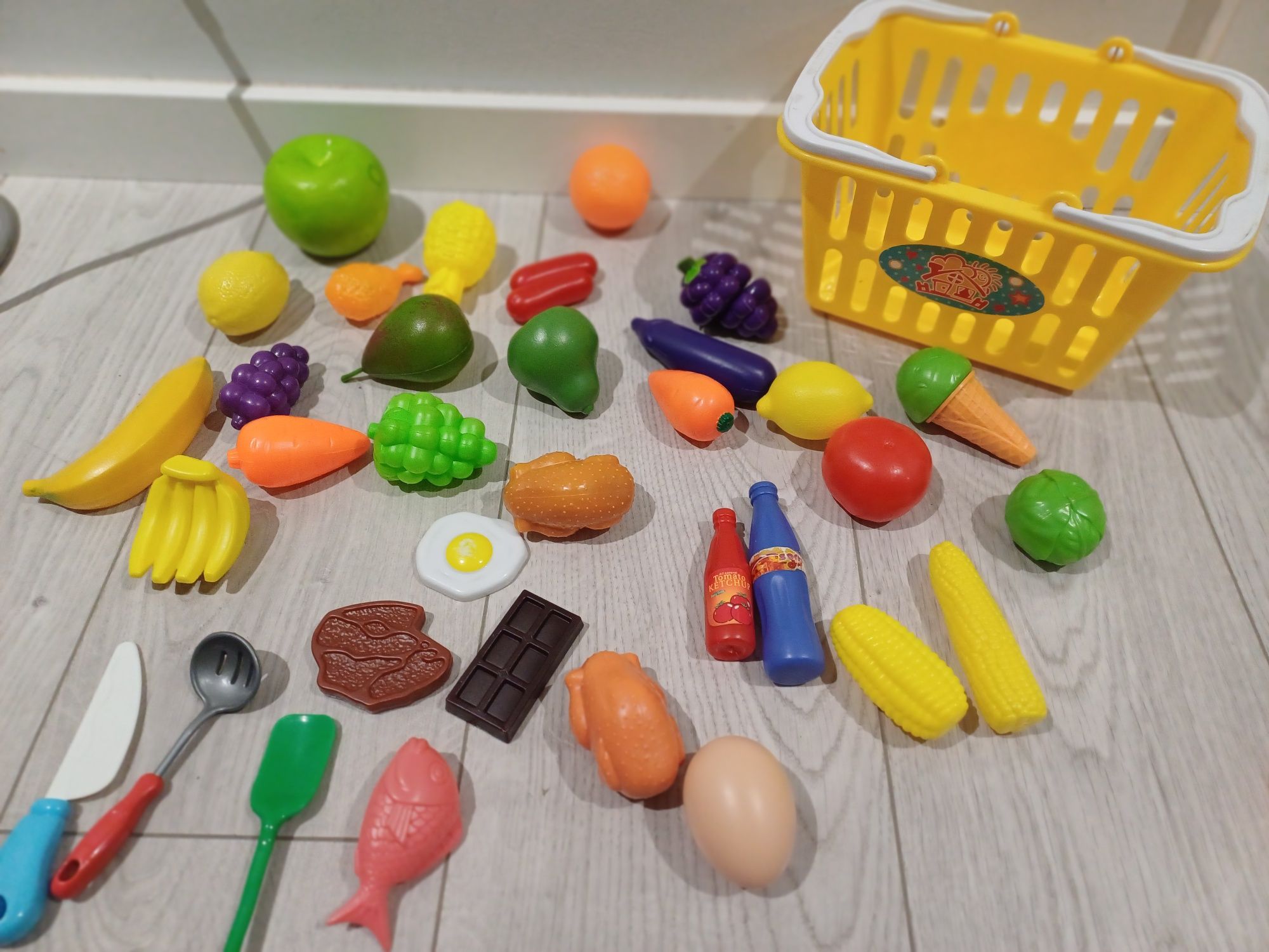 Lote: Frutas com velcro, alimentos, cesta brincar