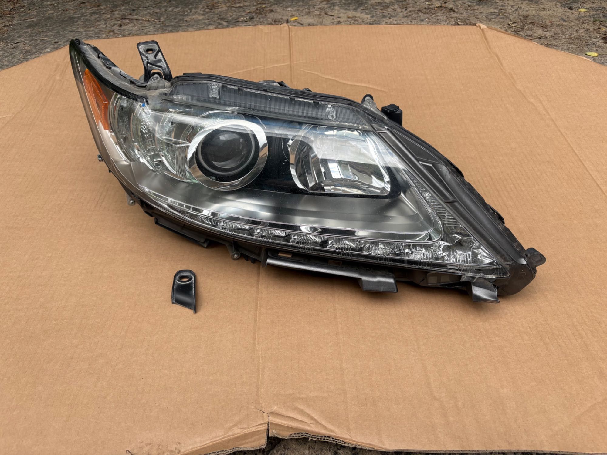 Фара передняя правая Lexus ES300h ES350 13-15 дорест ксенон 8114533B50