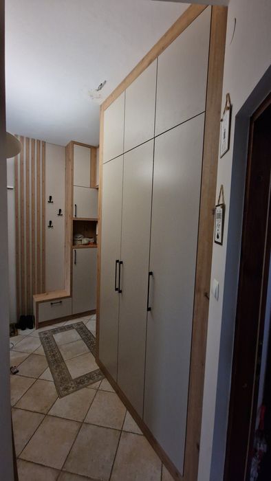 Kuchnie, szafy, szafy ze skosem, meble pokojowe.