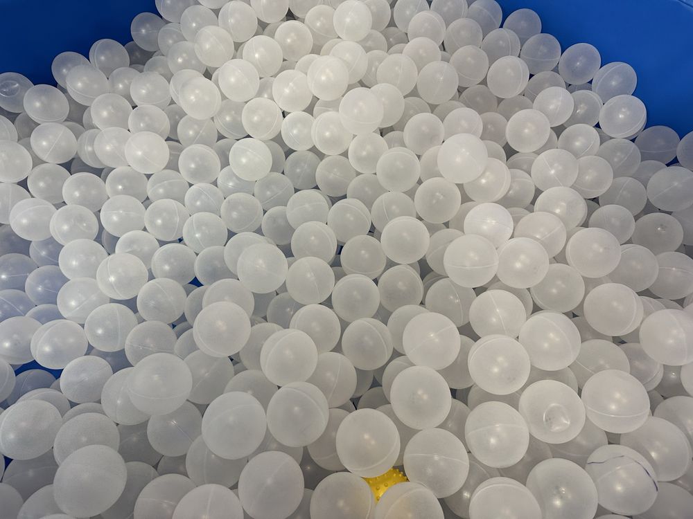Басейн з кульками в ігрову дитячу кімнату