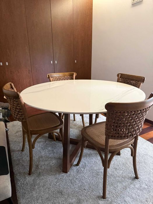 Mesa de sala + 4 cadeiras