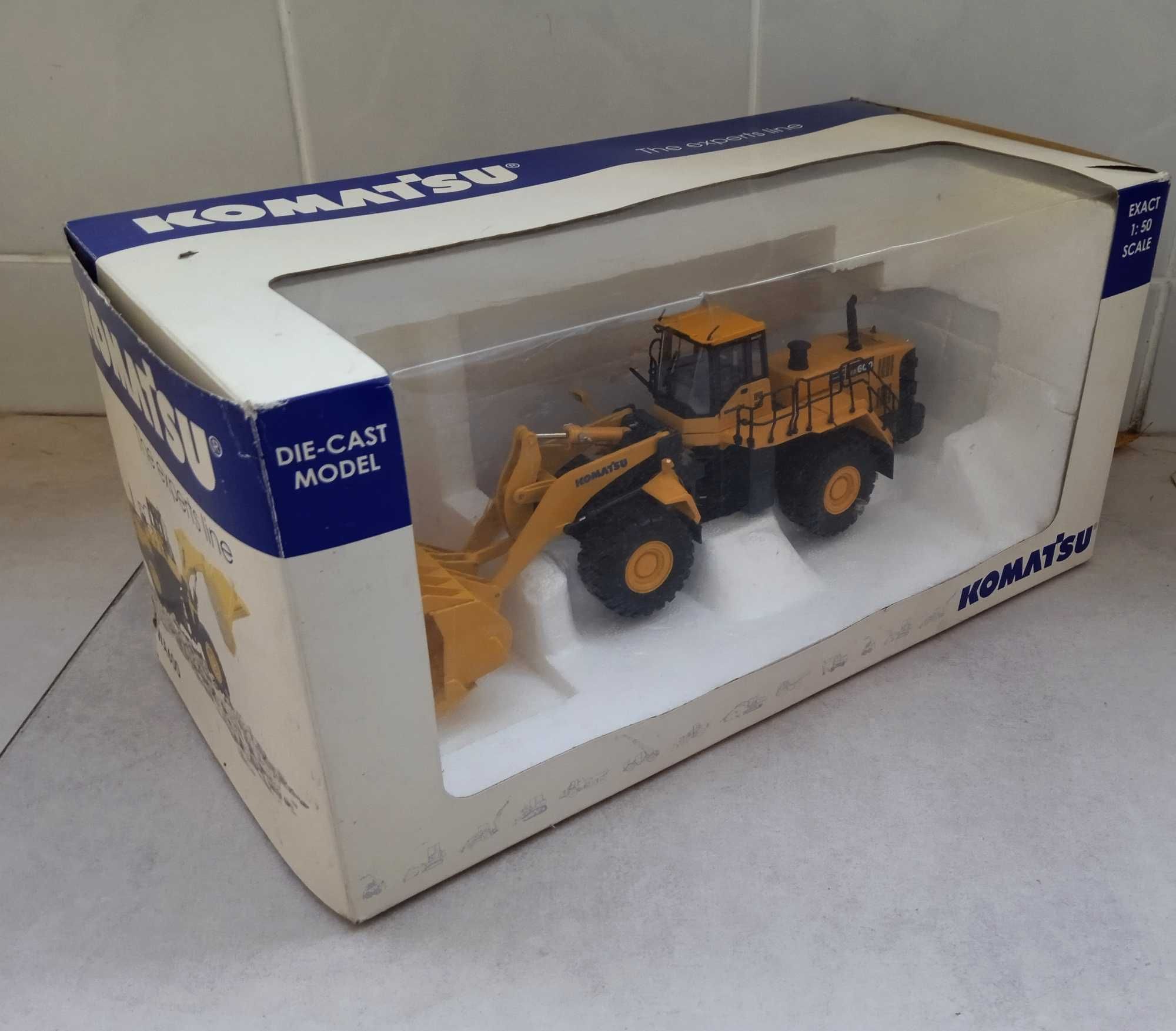 UNIKAT Ładowarka Komatsu WA600 model UH8008U 1:50 Universal Hobbies