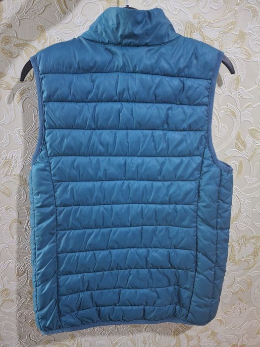 Продам детскую жилетку, безрукавку Okaidi на рост 138 см