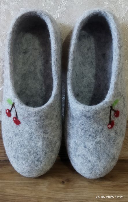Валяні домашні капці, тапочки из шерсти , капці