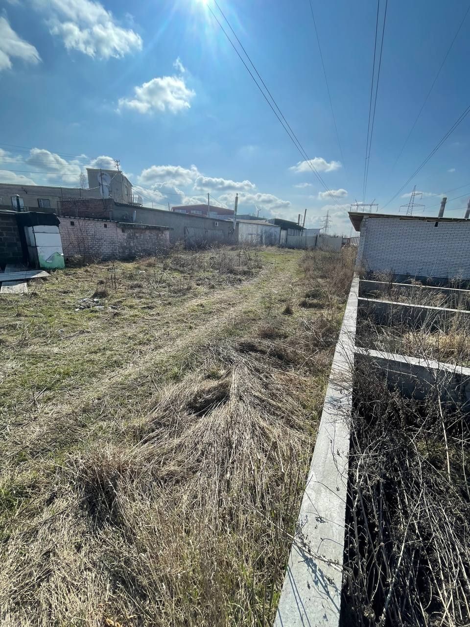 Продажа земельних ділянок з фундаментом  під гараж місто Вишневе Акція
