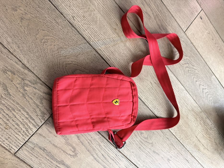 Czerwona saszetka na ramię Scuderia Ferrari