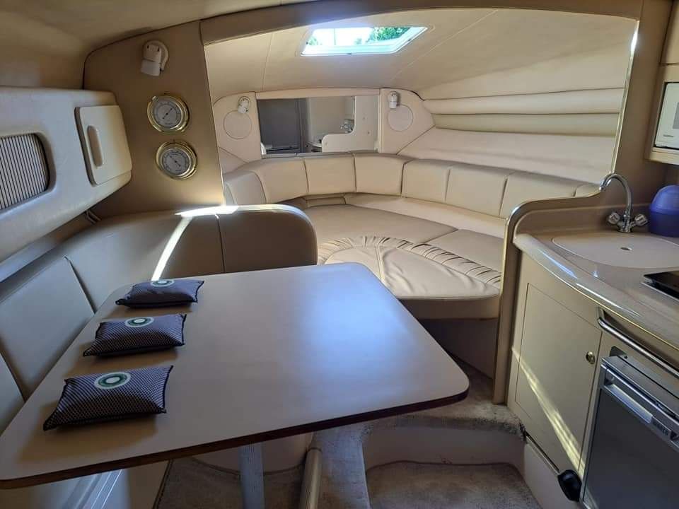 Sea Ray sundancer 270 7.4mpi Bravo Salon, leżanka.
