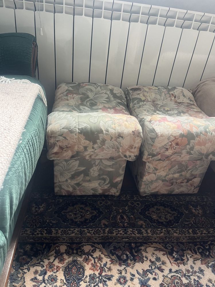 Pufy kwieciste retro
