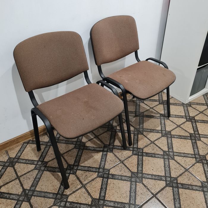 Dwa krzesła biuro poczekalnia dodatkowe do salonu