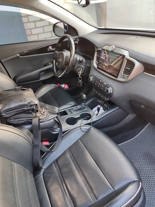 Продам авто Киа Sorento 3.3л