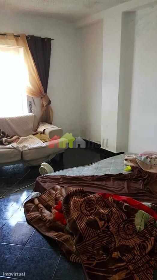 Apartamento T3 - OCUPADO indevidamente - Setúbal