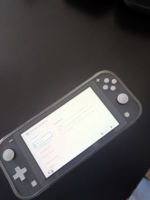 Nintendo Switch Lite + Zelda Breath of the wild